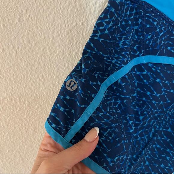 Lululemon Run Times Short in Samba Snake Kayak Blue 4 - Picture 4 of 7